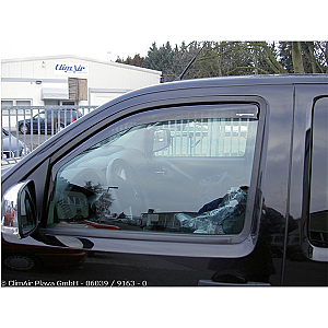 3395d - Climair dark Nissan Navara